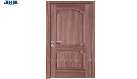 Qual è il significato della porta in legno di pino?
